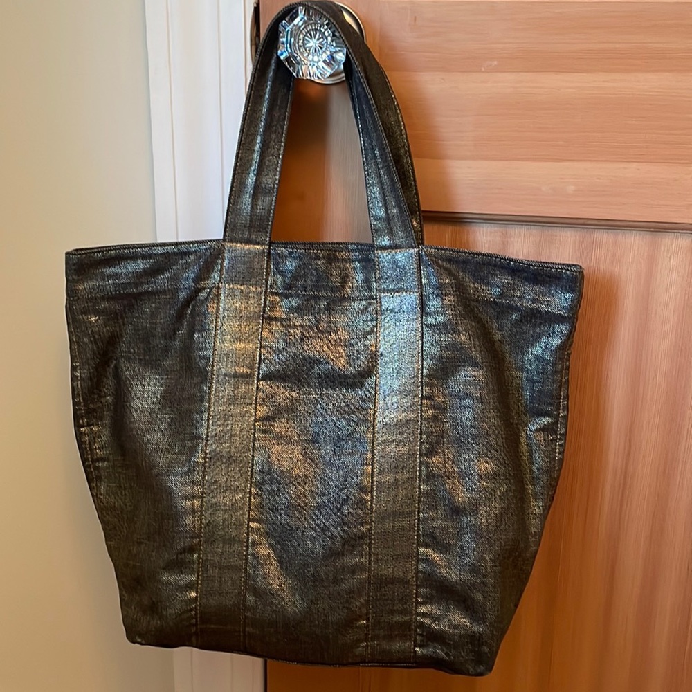 APC Metallic Tote